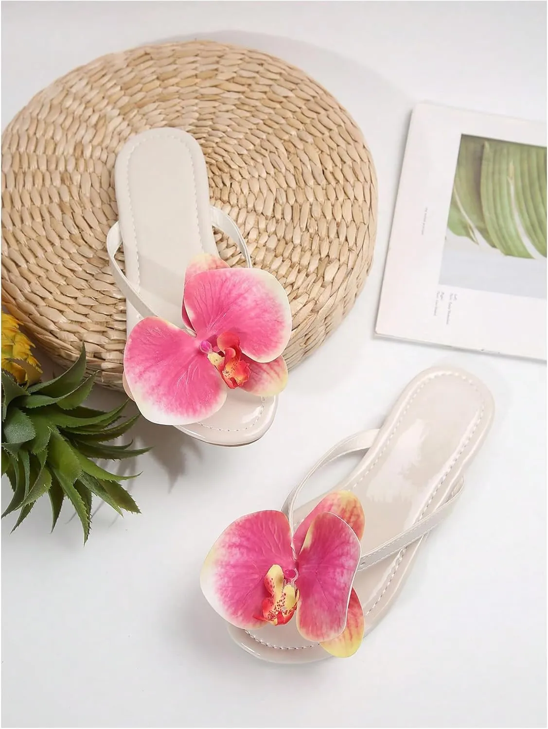 GORGLITTER Women's Flower Thong Flat Sandals Open Toe Flip Flops Beach Slide Sandals