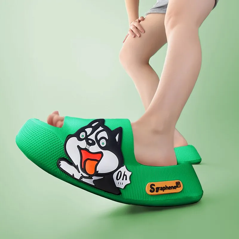 New Summer Slippers Cute Dog Sticker Thick Sole Soft Women Sandals Bathroom Beach Indoor Outdoor Men Slides Cool Shoes cx759