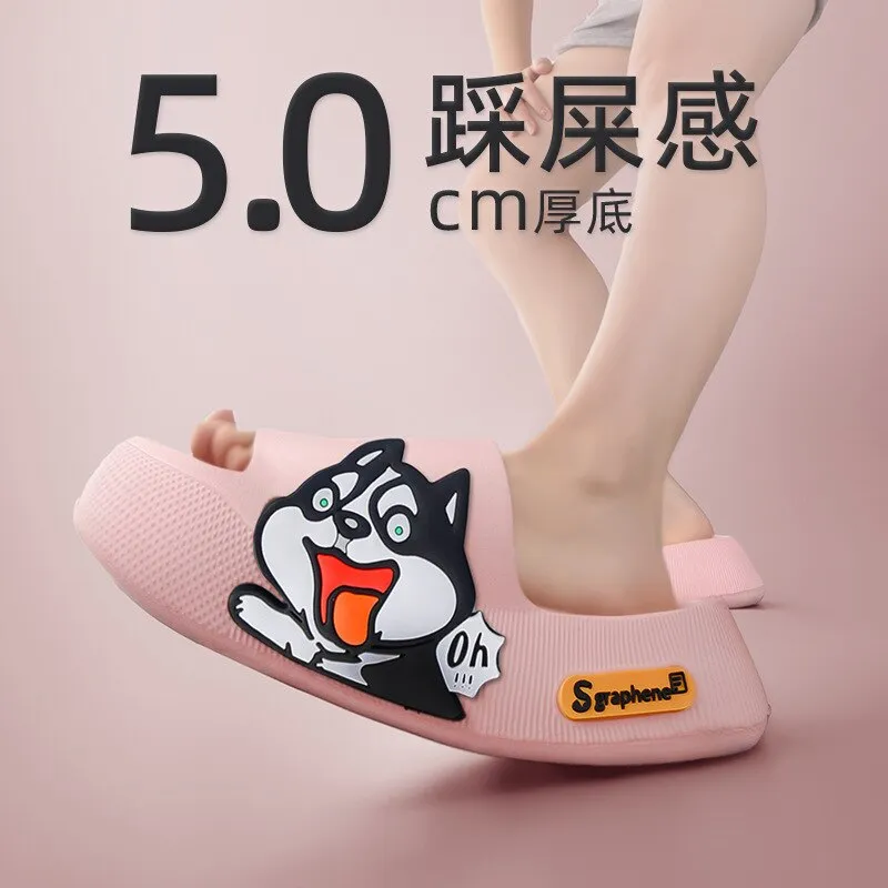 New Summer Slippers Cute Dog Sticker Thick Sole Soft Women Sandals Bathroom Beach Indoor Outdoor Men Slides Cool Shoes cx759