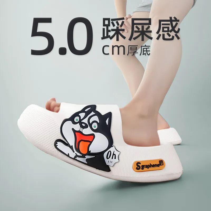 New Summer Slippers Cute Dog Sticker Thick Sole Soft Women Sandals Bathroom Beach Indoor Outdoor Men Slides Cool Shoes cx759