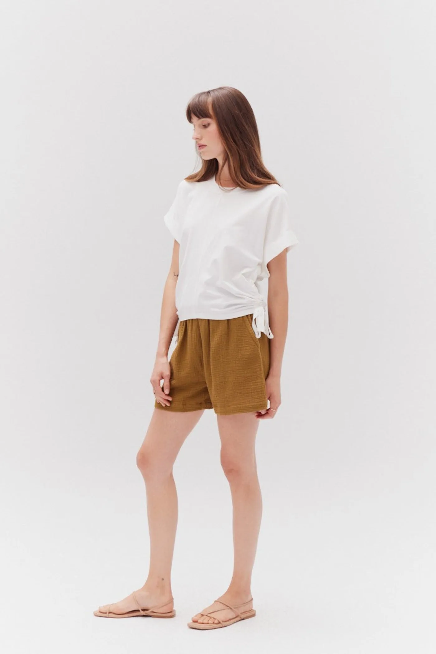 SANDY SIDE SCRUNCHED TEE
