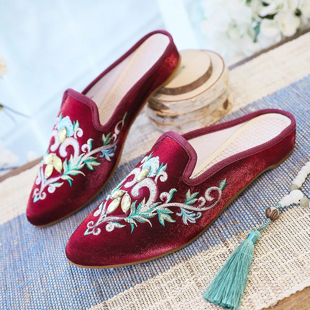 Women Flower Embroidered Velvet Mules Slippers