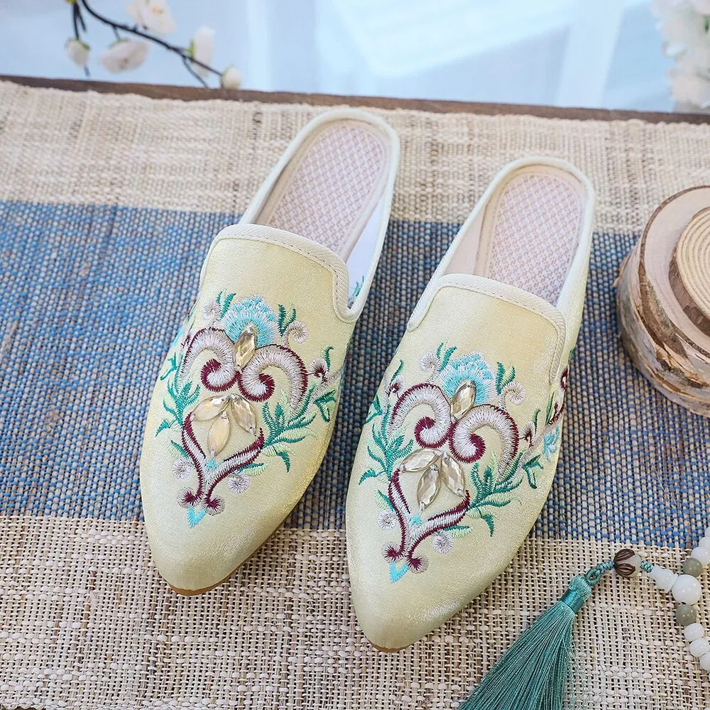 Women Flower Embroidered Velvet Mules Slippers