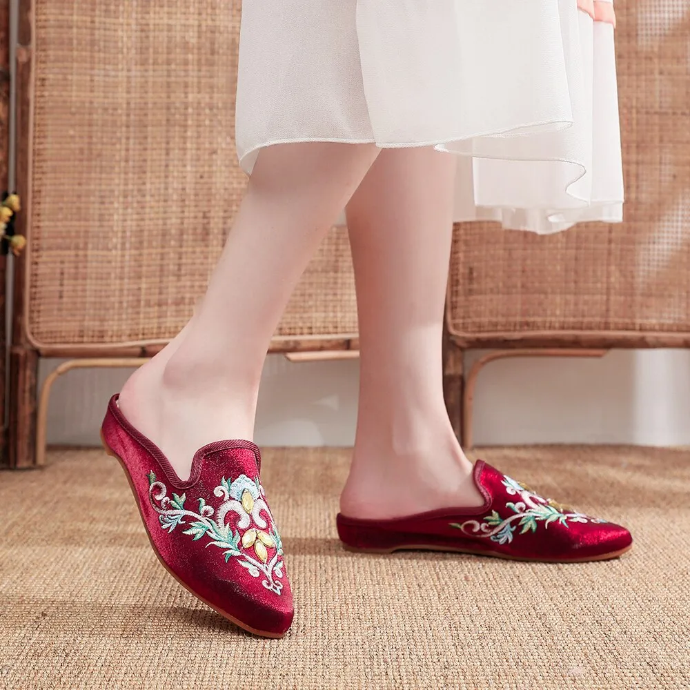 Women Flower Embroidered Velvet Mules Slippers